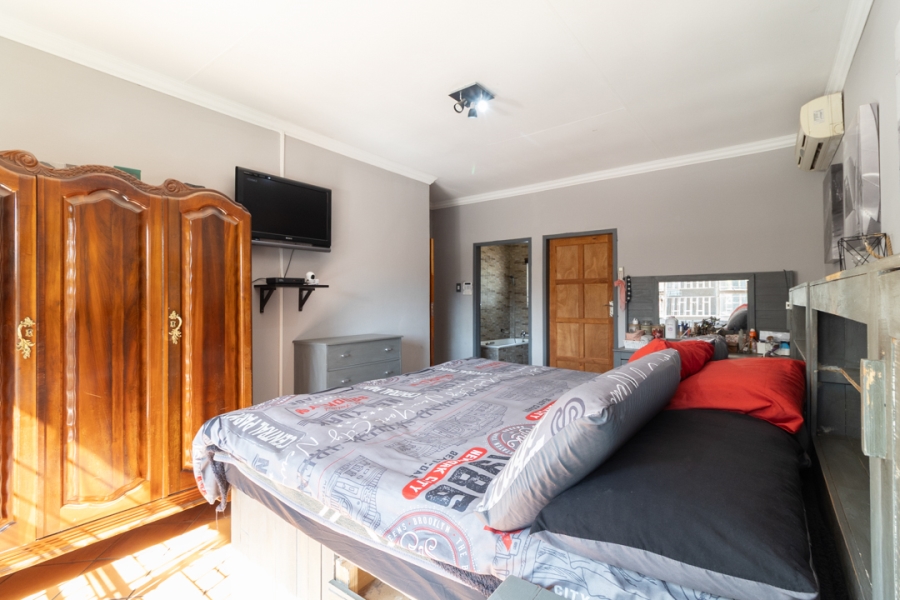 4 Bedroom Property for Sale in Meerhof North West